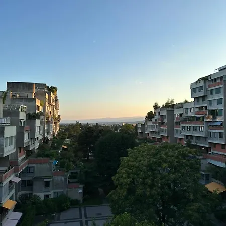 Panoramic Modern Apartment *